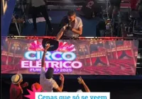 Vídeo: Cantor surpreende foliões e bebe cerveja direto do chapéu imagem