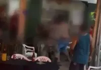Vídeo: foliões e PMs se envolvem em confusão durante o carnaval imagem