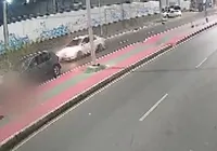 Vídeo: motociclista é atropelado ao fazer manobra proibida em Salvador imagem