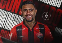 Vitória anuncia a contratação do atacante Wellington Rato