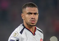 Vitória devolve dinheiro ao Grêmio e mantém Lucas Esteves no elenco imagem