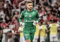 Vitória fecha contratação de goleiro do Coritiba