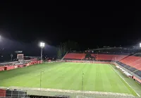 Vitória inaugura nova iluminação no Barradão contra o Jacobina