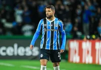 Vitória tenta a contratação de Pepê, volante do Grêmio imagem