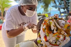 Praias de Salvador recebem campanha de prevenção de câncer em lábios - Imagem
