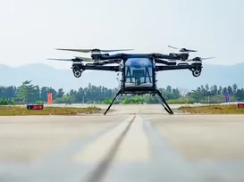 China mostra carro voador que pode ser guardado em outro carro; vídeo - Imagem