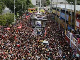 Carnaval de Salvador entra no Guinness por maior trio elétrico do mundo - Imagem