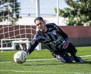 Adson Batista abre o jogo sobre Ronaldo no Bahia: "Quer jogar Série A"