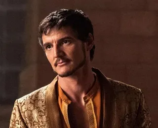 Agostinho Carrara? Pedro Pascal usa look estampado e web reage