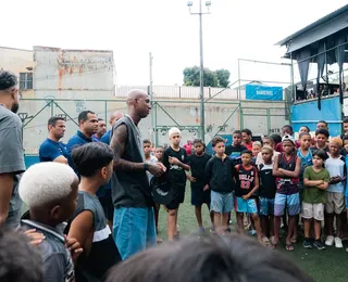 Anderson Talisca desembarca em Feira de Santana e faz ação solidária no natal