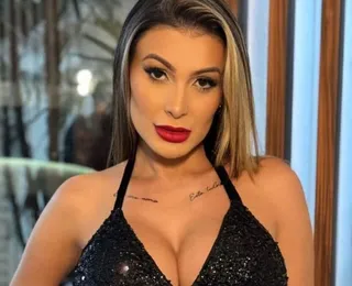 VÍDEO: Andressa Urach causa ao mostrar seios com 1 litro de silicone