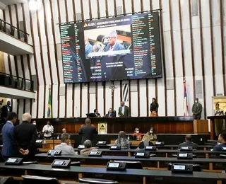 Antes de recesso, deputados aprovam mais de 40 honrarias a autoridades