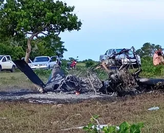 Avião de pequeno porte cai, pega fogo e deixa vítimas na Bahia