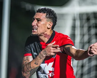 Baralhas celebra gol e destaca estilo de jogo: "Tem que ser na raça"