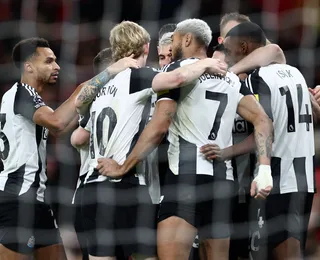 Brasileiro marca, United perde para Newcastle e amplia crise