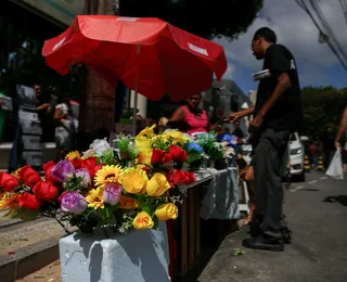 Briga por furto de flores em cemitério termina em ameaça de morte