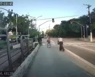 Câmera em ônibus mostra impacto da queda de avião em passageiros