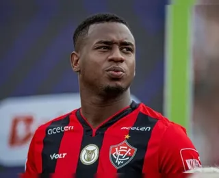 Campeão com o Vitória, Dudu é expulso em estreia por novo clube