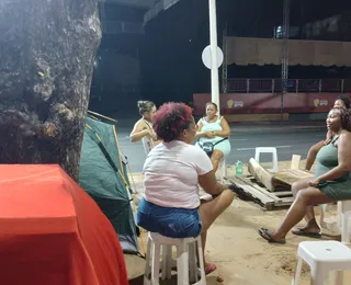 Carnaval de Salvador: vendedores ambulantes dormem na rua para guardar lugar