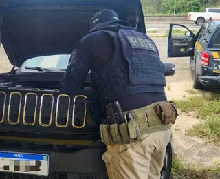 Carro roubado é recuperado com placa falsa em rodovia baiana