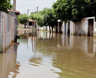 Chuvas causam estragos e cidades decretaram emergência na Bahia