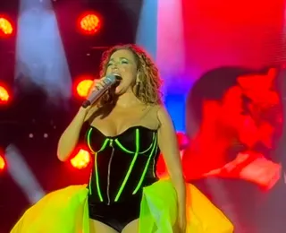 Com Claudia Leitte, Daniela Mercury faz homenagem a cantores do axé