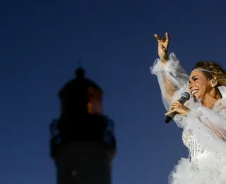 Daniela Mercury recebe nomes do Axé e canta hits no Pôr do Som