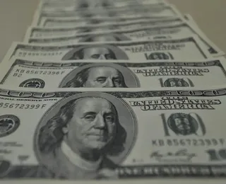 Dólar cai a R$ 5,57, menor valor em oito meses