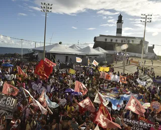 Em Salvador, mulheres marcham contra a violência de gênero na Barra