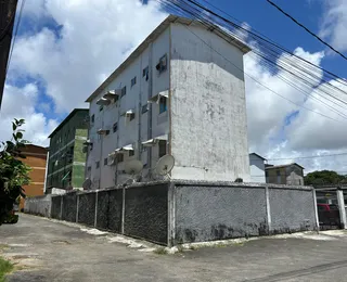 Em Salvador, rua Olavo de Carvalho faz esquina com a rua Karl Marx