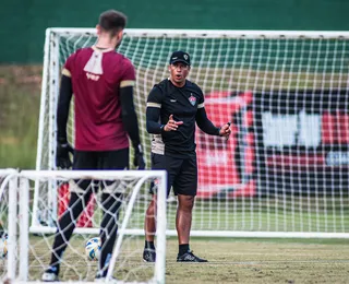 Em dois grupos, Vitória inicia preparação para pegar o Porto