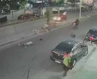 Vídeo: homem atropela casal em Salvador após empinar moto - Imagem