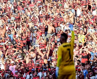 Ex-goleiro do Flamengo anuncia aposentadoria após fim de contrato na Europa