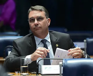 Flávio Bolsonaro processa Haddad por falas sobre ‘rachadinha’