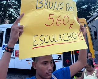 Grupo faz protesto na Lapa contra aumento da passagem de ônibus