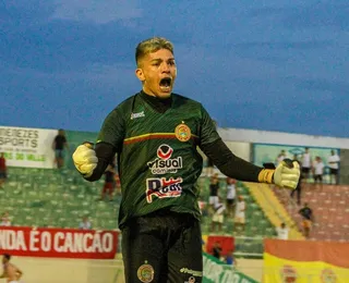 Herói da Juazeirense, goleiro vibra com classificação: "Emoção"