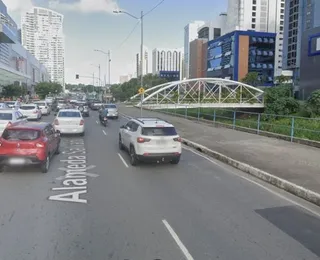 Homem pula em córrego após cometer roubo próximo ao Salvador Shopping