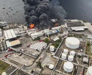 Incêndio de grandes proporções atinge fábrica de óleo