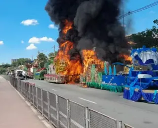 Incêndio destrói carros alegóricos de escolas de samba