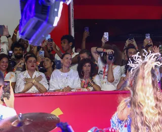 Ivete para trio para homenagear Preta Gil: "Você merece viver!"