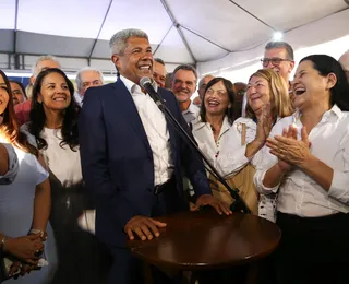 Jerônimo Rodrigues entrega 417 novos ônibus escolares: "Vem mais"