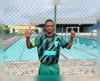 Jogador de futebol é morto a tiros na frente da esposa na Bahia