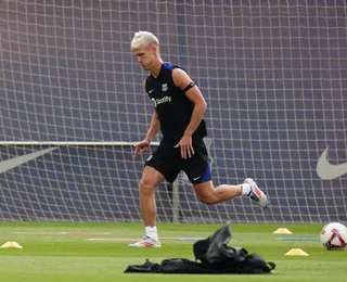 LaLiga exclui Dani Olmo da lista de jogadores inscritos do Barça