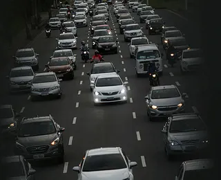 Lei do Farol: entenda novas regras e evite ser multado