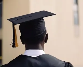 Lei em Salvador vai garantir chapéus de formatura para cabelos crespos