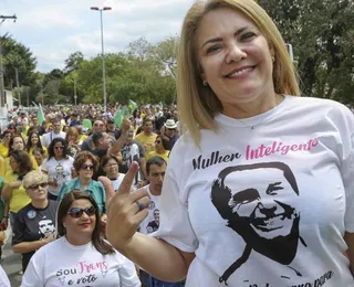 Lula devolve nacionalidade brasileira a ex-mulher de Bolsonaro