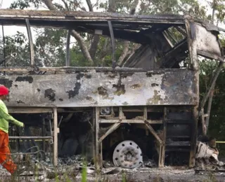 Mais de 40 pessoas morrem em acidente entre ônibus e caminhão