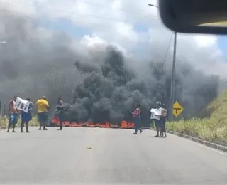 Manifestantes bloqueiam estrada de acesso ao Hospital Metropolitano