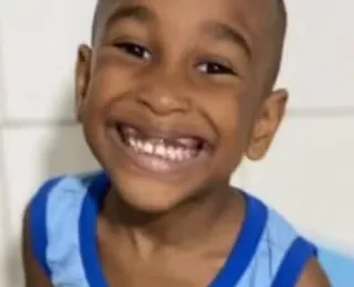 Menino de 5 anos morre após ser baleado dentro de casa na RMS