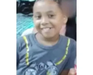 Menino de 8 anos morre após colidir com caçamba no sul da Bahia